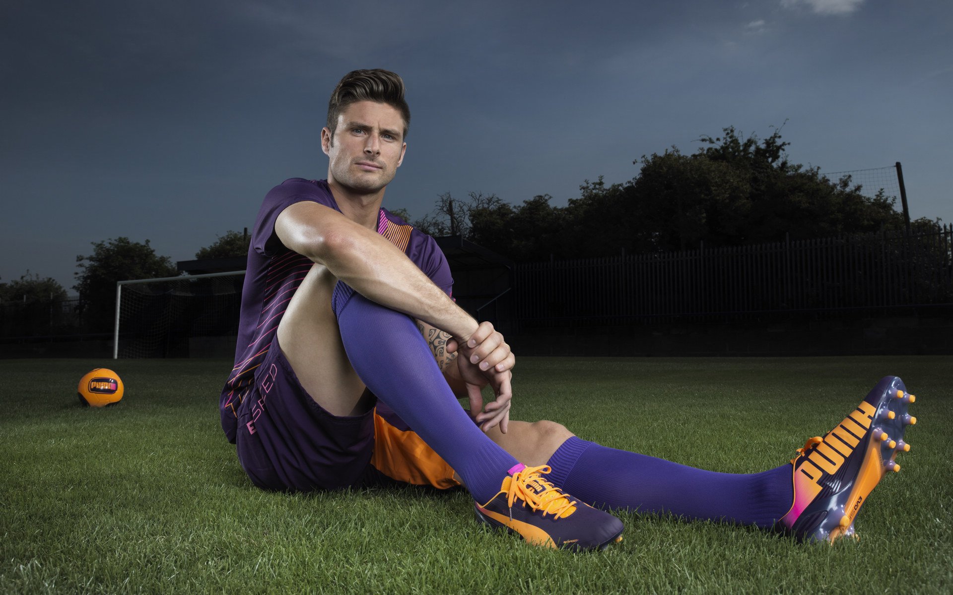 开云网站-哈登突破分球助攻队友轻松得分，哈登带球突破